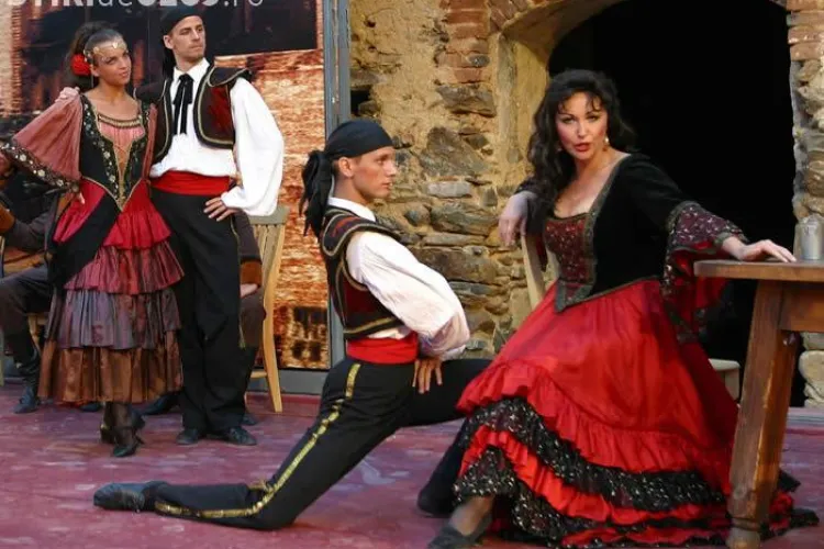 Ploaia muta spectacolul "Opera Viva" din Piata Unirii in sala Operei Nationale