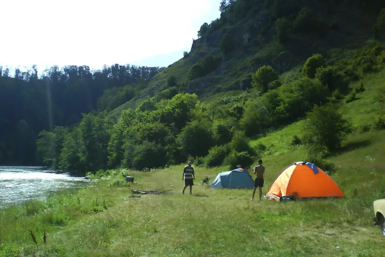 Vreme capricioasa: Abia la sfarsitul saptamanii viitoare vine vara la Cluj! Pana atunci...nori si ploaie!