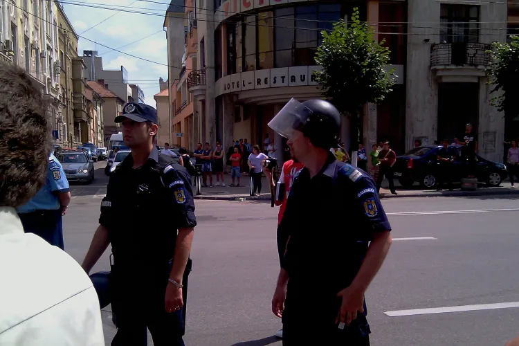 VIDEO -Scene de lupta in centrul Clujului! Jandarmii au folosit gaze lacrimogene pentru a-i opri pe fermierii furiosi - Galerie FOTO