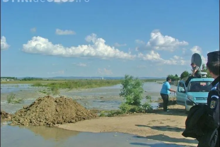 Inundatii la Cluj. Circulatia este inca blocata pe 4 drumuri judetene
