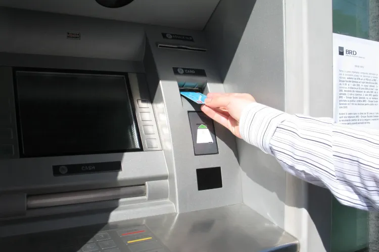 Salariul mediu net a scazut in aprilie la 1436 lei