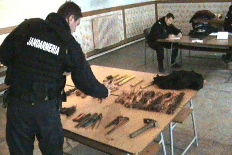 Brasovean prins in timp ce fura cabluri de cupru din depozitul de marfa de la CFR Cluj