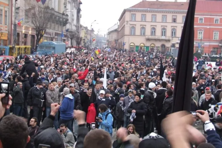 Suporterii Universitatii Cluj vor sarbatori promovarea in Piata Avram Iancu de la ora 18.00