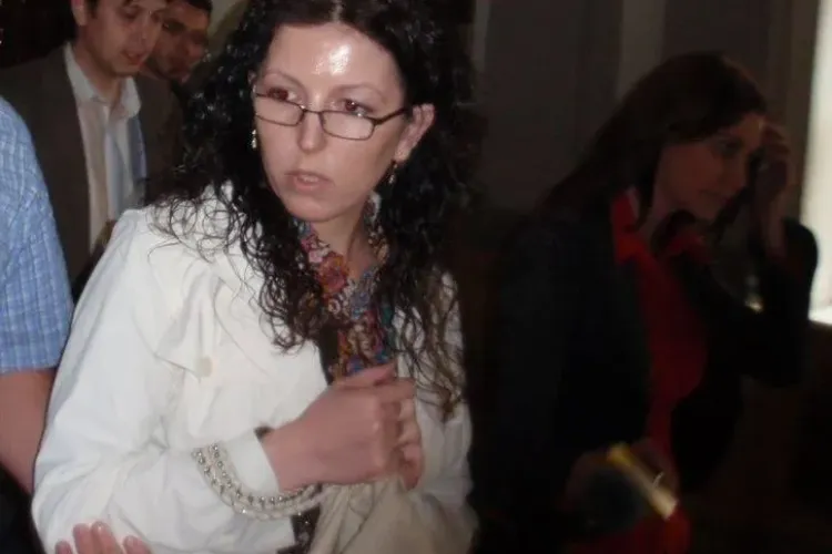 Avocata Ioana Foia, acuzata de furt calificat si inselaciune, ramane in arest