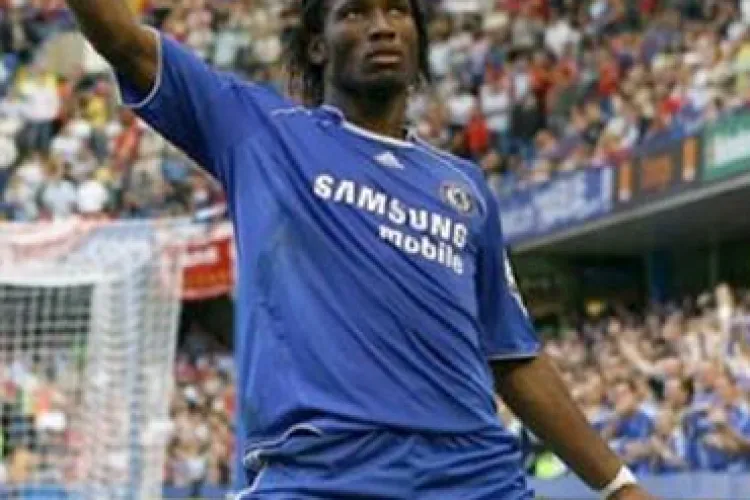 Atacantul Didier Drogba, autorizat sa joace cu mana in ghips 