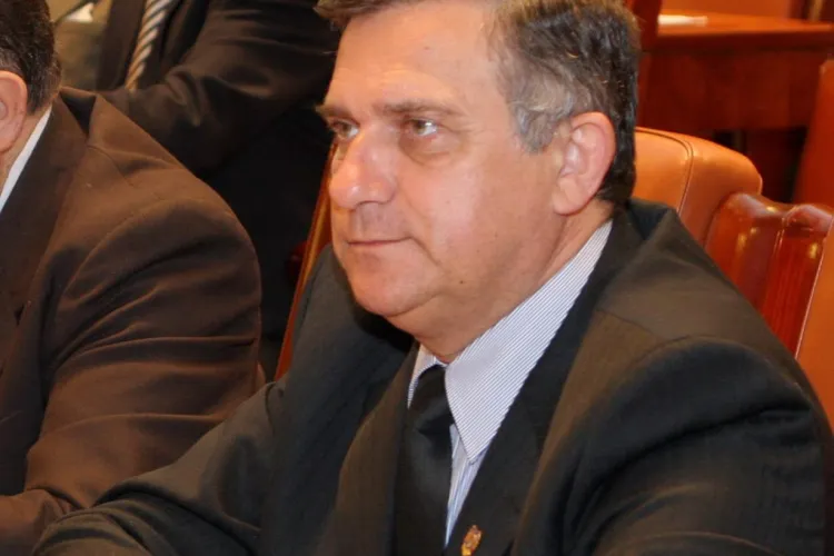 Directorul Institutului "Elie Wiesel", Alexandru Florian, il acuza pe Funar de antisemitism