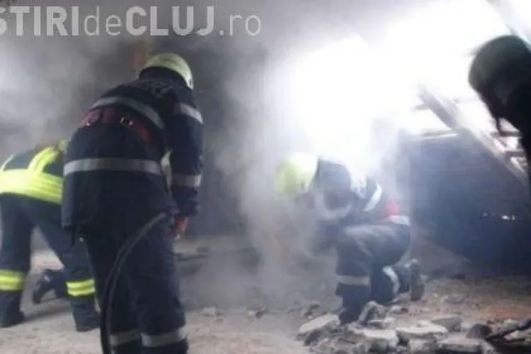 Incendiu pe strada Cernei, Cluj-Napoca. Un tanar de 26 de ani s-a intoxicat cu monoxid de carbon