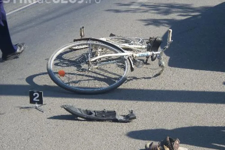 Biciclist ranit grav in Campia Turzii. Autorul accidentului a fugit de la locul faptei