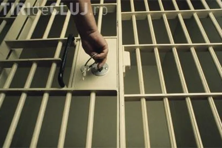 Se intampla in Romania! Un detinut a dat in judecata un post de televiziune pentru ca a intrerupt filmul cu publicitate