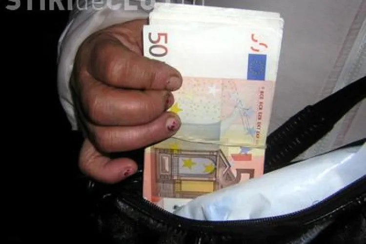 VIDEO - Santaj sexual: un barbat a fost prins in flagrant in timp ce primea de la o persoana santajata 1000 de euro