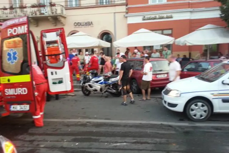 Accident în Piața Unirii! Un motociclist s-a făcut praf FOTO