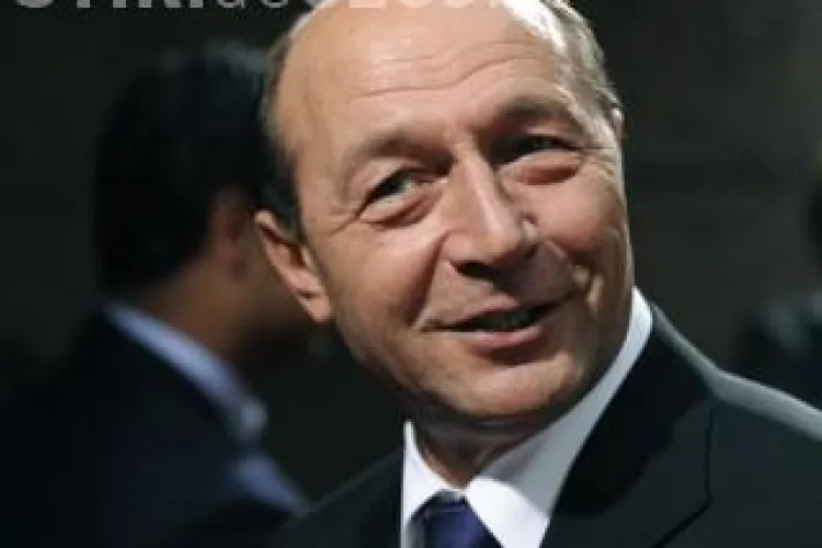 Băsescu promite iaraşi că demisioneză dacă se schimbă Constituţia