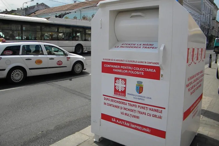 La Cluj au fost amplasate containere unde pot fi donate haine FOTO