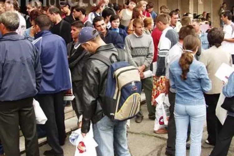 Numărul şomerilor a crescut cu 24.000 în mai, iar rata şomajului a atins 7,7 %
