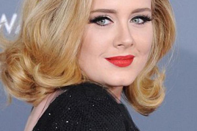 Adele va naşte peste două luni