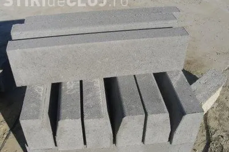 Au furat borduri în Mănăștur, din spatele unui bloc