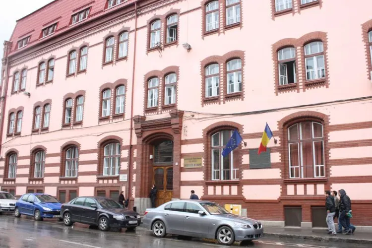 ADMITERE Facultatea de Drept UBB Cluj - Când încep înscrierile și câte locuri sunt scoase la concurs