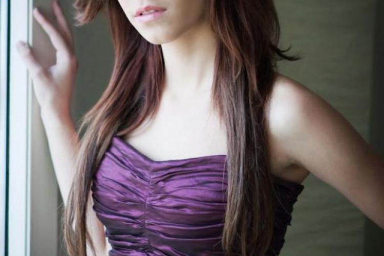 Adolescenta care reprezintă România la Miss Teen 2012