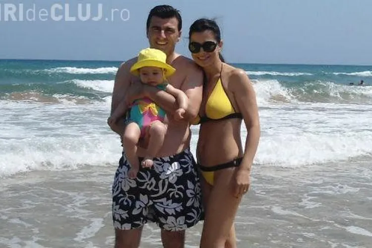 Simona Pătruleasa, sexy pe o plajă din Creta