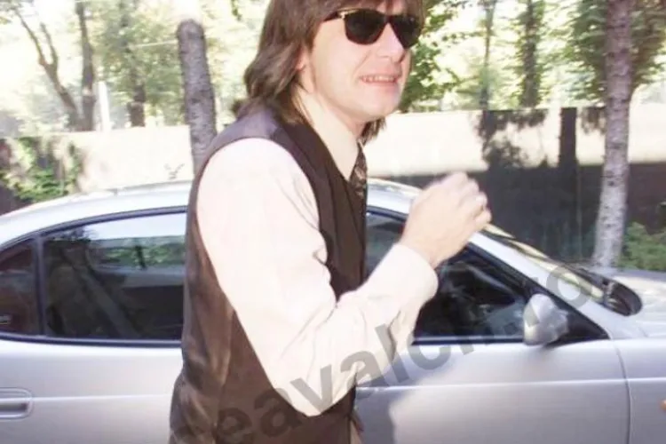 Imagini inedite cu preşedintele interimar Crin Antonescu în tinereţe 