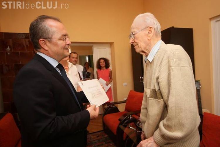 Primarul Emil Boc a premiat doi clujeni care au ajuns la 100 de ani