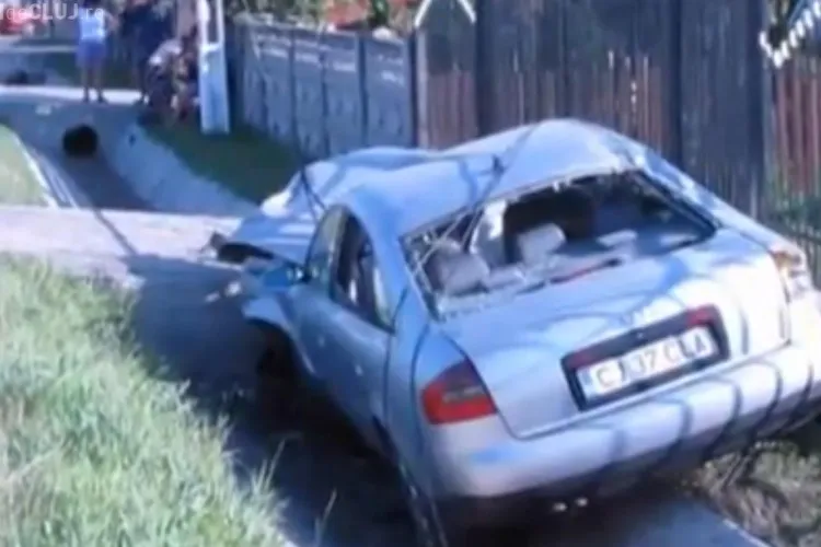 Accident la Bunești! Un Audi a rupt un stâlp și două persoane au fost rănite VIDEO