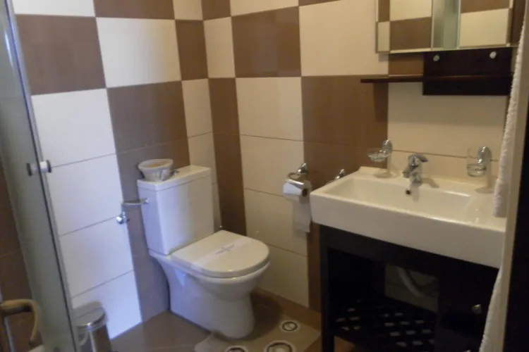 Mergi la concertul Roxette sau la meciurile U Cluj? Cazează-te în stil grecesc chiar lângă Cluj Arena!(P) VIDEO