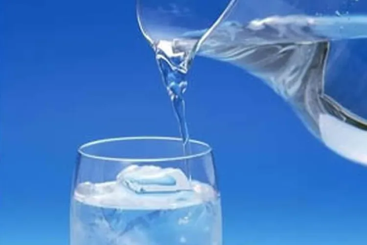 Apă plată în farmaciile din Cluj-Napoca pe durata caniculei