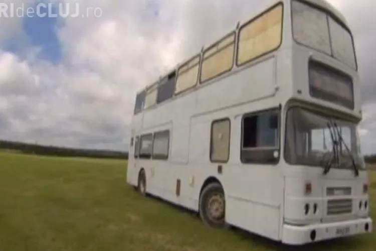 Autobuz transformat în casă. Vezi cât a costat investiţia