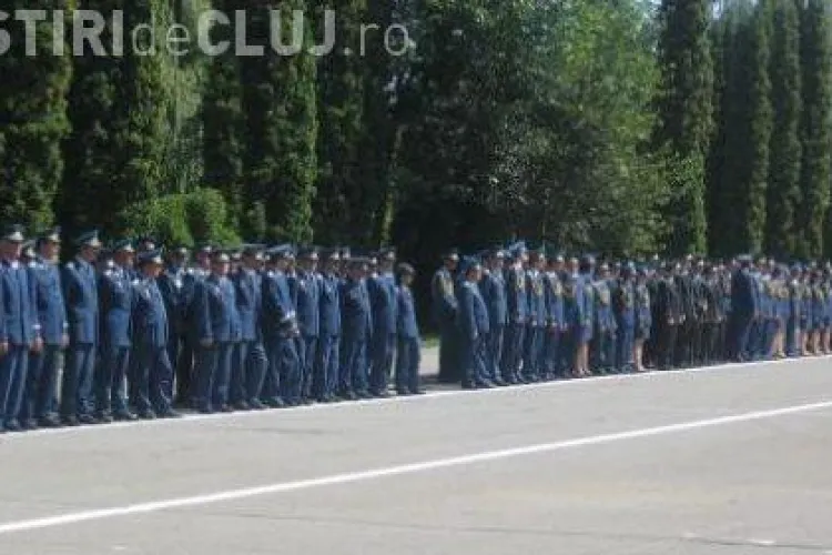 Viitorii poliţişti batjocoriţi de guvernul Ponta. Absolvenţii vor mai sta acasă încă 6 luni