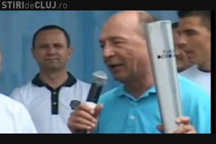 Băsescu a aprins FLACĂRA DEMOCRAȚIEI la Cluj: Dacă pierd referendumul o voi stinge VIDEO