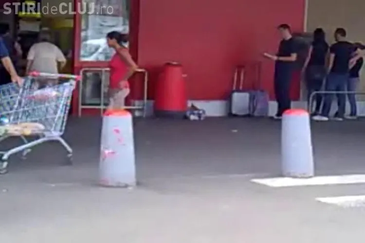 Țiganii cerșesc și îi agresează pe clujeni la ieșirea din Kaufland - Mănăștur. Nimeni nu ia nicio măsură VIDEO