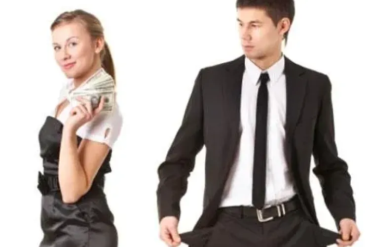 Topul domeniilor în care femeile câștigă mai bine decât bărbații