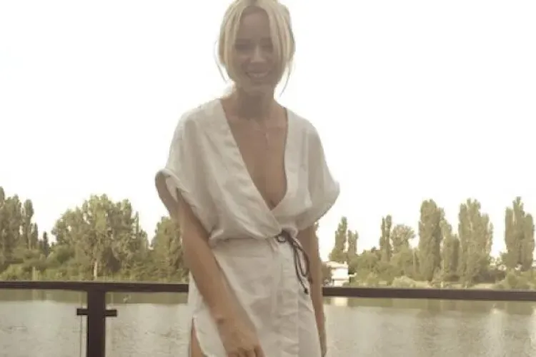 Pictorial de senzaţie cu Laura Cosoi. Ce părere ai?