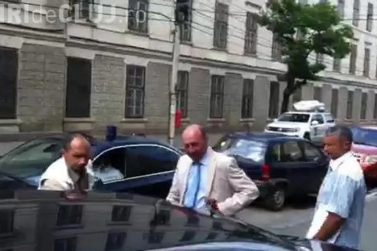 Băsescu a refuzat să facă orice declaraţie la părăsirea hotelului VIDEO