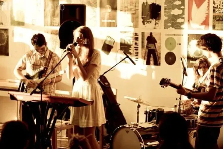 Trupa clujeană Lights Out!, singura din România care a ajuns în finala RØDE Rocks! VIDEO