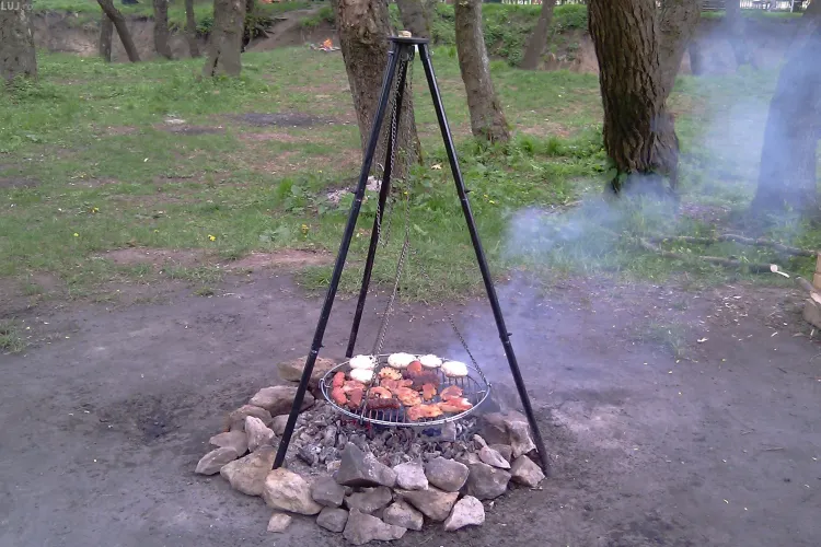 Spațiu de picnic pe Valea Gărbăului! Vor fi locuri de parcare, drum asfaltat și 18 grătare