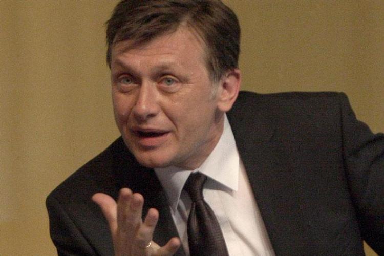 Antonescu: Îmi mențin promisiunea că ies din politică dacă Băsescu rămâne preşedinte