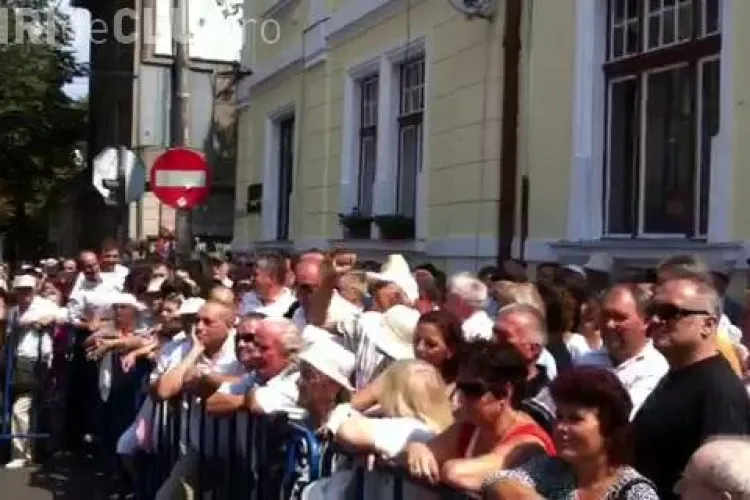 BĂSESCU LA CLUJ - Un colonel de armată a strigat ”JOS BĂSESCU!” VIDEO