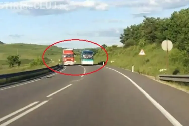INCONȘTIENȚĂ! Șoferul unui autocar depășește în viteză TIR pe E60. VEZI cât de aproape a fost de un accident VIDEO