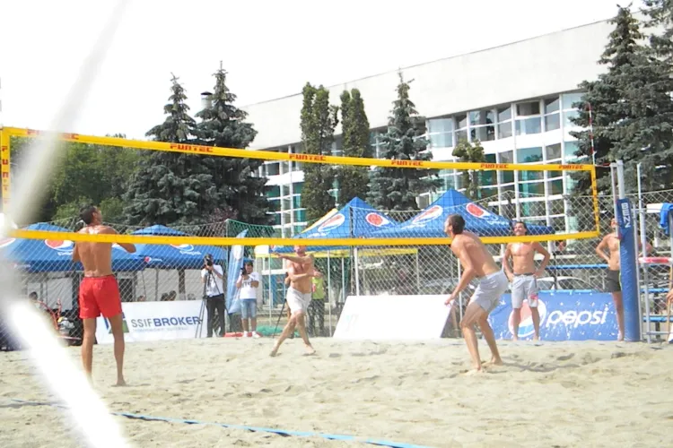 Începe Campionatul Naţional de Beach volleyball, la Cluj-Napoca VIDEO