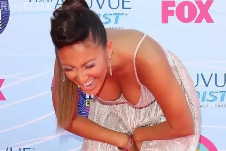 O vedetă a rămas în lenjerie intimă pe covorul roşu