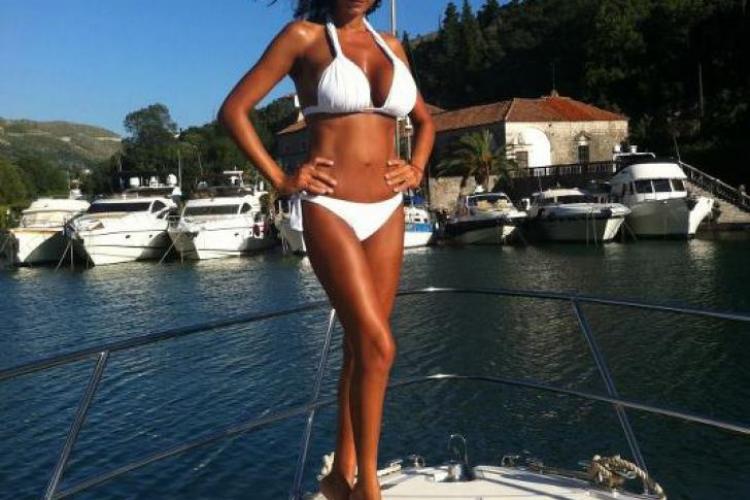 Nicoleta Luciu, sexy pe yacht. A pozat topless, în bikini