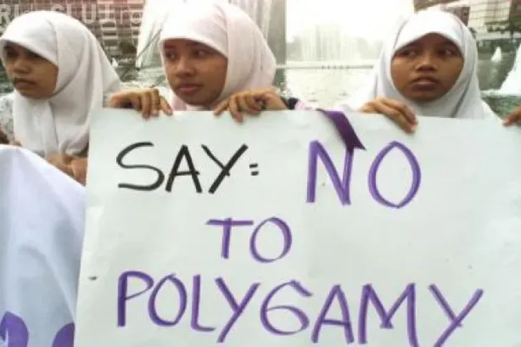 ŞOCANT: Un bărbat a fost violat de soţiile lui până a murit