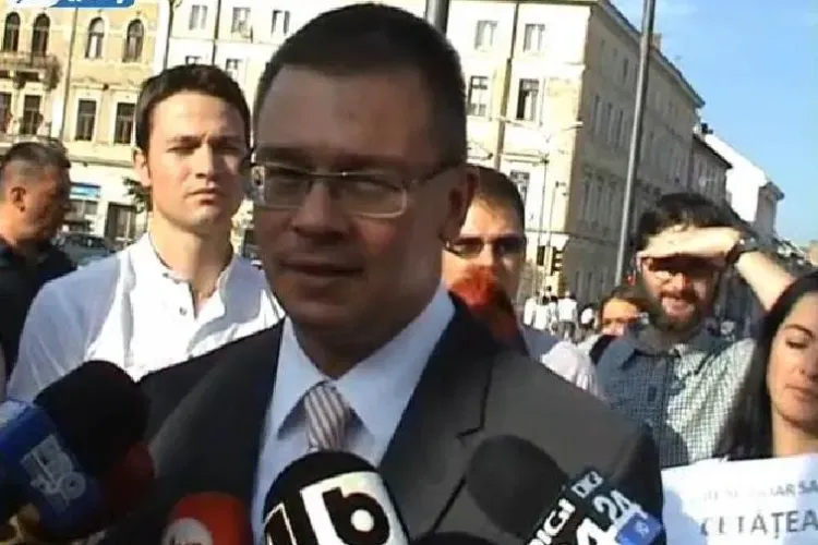 Ungureanu: "Am văzut un parlamentar că lua bani în Parlament ca să dea jos un guvern". Despre cine este vorba?