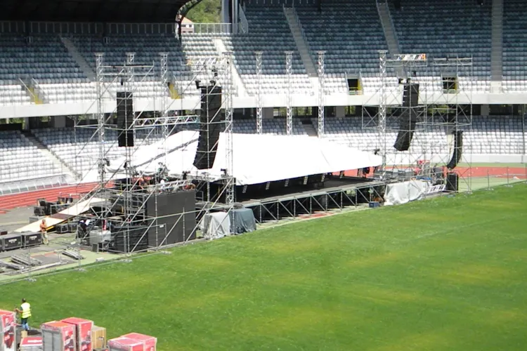  Scena pe care va concerta Roxette se amplasează pe Cluj Arena FOTO