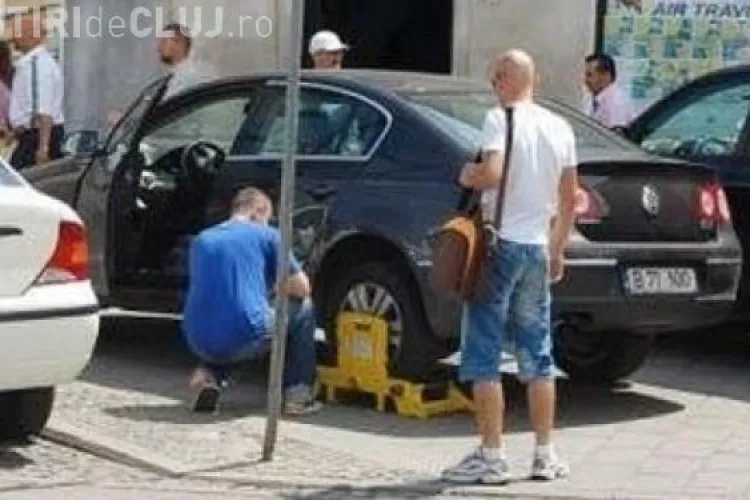 Tot Internetul râde de un român. Vezi cum și-a demontat roata blocată FOTO