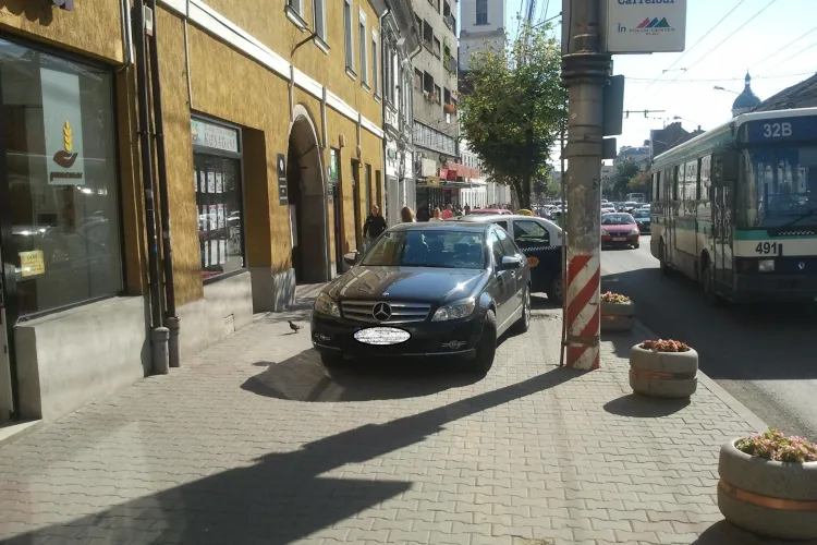 Și-a cocoțat Mercedesul pe trotuar lângă SORA...”pentru că POATE” - ȘTIREA CITITORULUI