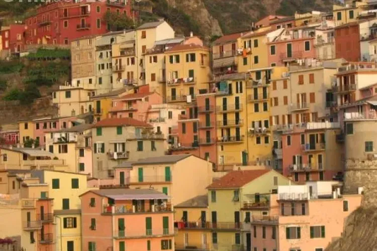 Cele mai colorate oraşe. Tu unde ţi-ai petrece vacanţa?