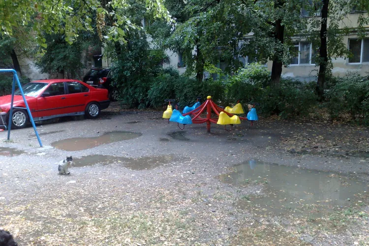 Locul de joacă de pe strada Craiova e tot în paragina ȘTIREA CITITORULUI